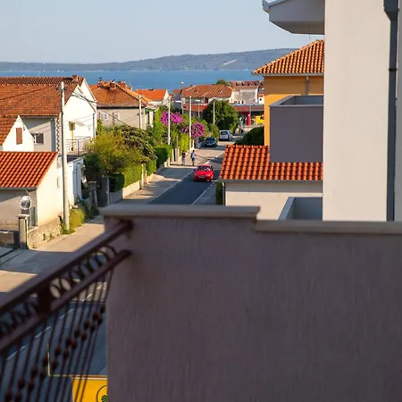 Dugec * Kastela