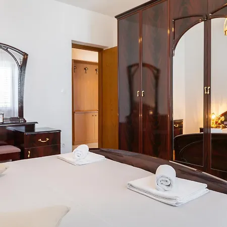 Dugec Apartment *