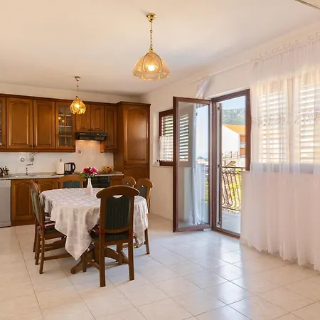 Dugec Apartment *