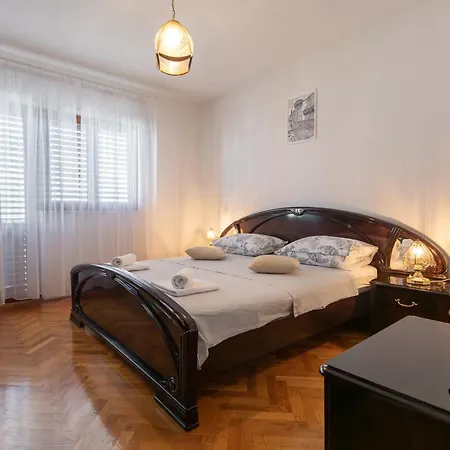 Dugec Lägenhet Kaštela