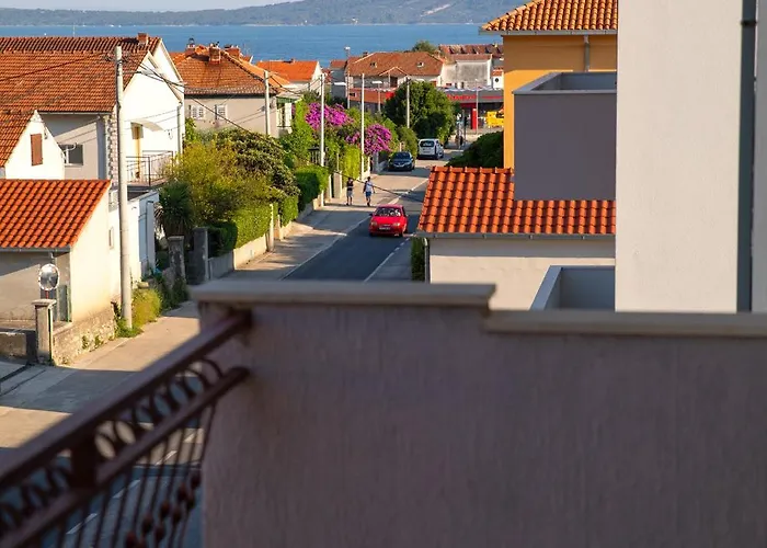 Dugec * Каштела