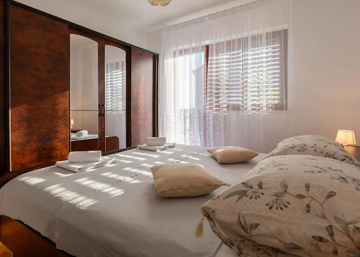 Dugec Апартаменты Каштела