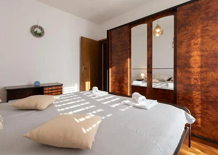 Dugec Апартаменты Каштела