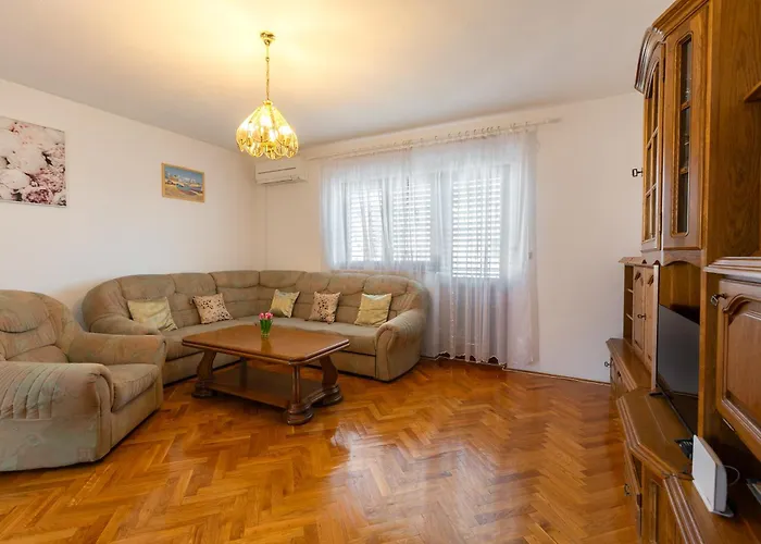 Dugec Апартаменты Каштела