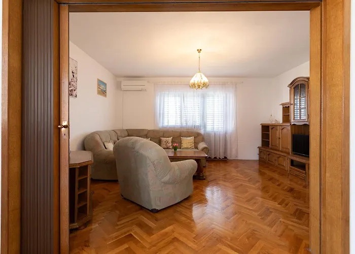 Dugec Апартаменты Каштела