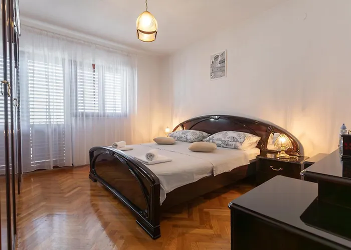 Dugec Апартаменты Каштела